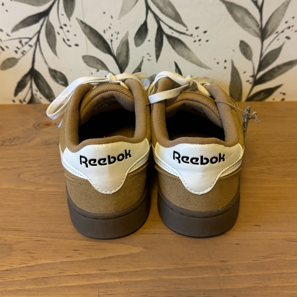 NWT Reebok Smash Edge Tan and White Sneakers - Picture 4 of 8